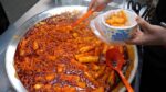 Tteokbokki com rabanete em vez de água? Busan Original Igane Moo Tteokbokki, Tempura, Lanche Restaurante / Bolo de Arroz Picante “Tteokbokki” / Comida de rua coreana