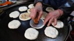 Uma avó de 82 anos que assou hotteok por 66 anos? Hotteok de açúcar preto velho por 500 won, Sulppang, Seosan hotteok / panqueca coreana – Hotteok / comida de rua coreana
