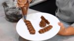 CREME DE CHOCOLATE EM PONTO DE BICO PARA TRABALHAR COM OVO DE PÁSCOA