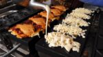 O melhor taiyaki que só vende um por pessoa? Gwangjang Market pizza pão de peixe alinhado / Pão em forma de peixe com pizza, Bungeoppang