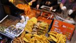 Picante, sabor suave Tteokbokki! 12 tipos de gimbap! Sundae, bolinhos de peixe e batatas fritas caseiras, uma lanchonete / A comida de rua mais popular da Coreia