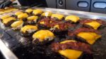 cheeseburger triplo – comida de rua coreana