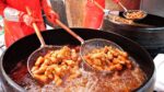 Boca aberta? O melhor frango inteiro preparado na hora! Um restaurante de frango de 5 dias alinhado pela manhã / frango frito original coreano / comida de rua coreana