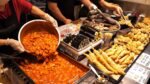 A quantidade vendida é a maior de sempre? 40 anos de tradição para 3 gerações! Tteokbokki, tempura, sundae / bolo de arroz picante Tteokbokki / comida de rua coreana