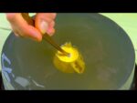 Como mágica! Cave a gelatina com uma colher e crie a sobremesa mais linda de todos os tempos