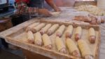 Super velocidade mestre! Fazendo cachorros-quentes de salsicha e donuts / habilidade incrível! mestre de donut de salsicha super velocidade – comida de rua coreana