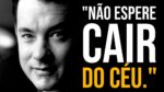 *A FELICIDADE NÃO VAI VIR TE BUSCAR.* | Motivacional Impactante