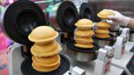 Feito pela tortura de alienígenas? Coma sem derramar! 4D UFO Burger / UFO Burger! que comem sem derramar / comida de rua coreana