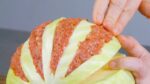 Repolho recheado com carne moída em molho aromático de vegetais