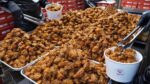10 milhões de won em vendas diárias! Vendendo 20 toneladas por mês? Gwangjang Market Nurungji Bone Chicken Gangjeong / Frango agridoce “Dakgangjung” / comida de rua coreana