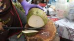 Mestre de corte de frutas de rua tailandês / habilidades incríveis de corte de frutas – comida de rua tailandesa