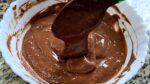 COBERTURA de BOLO que as CONFEITARIAS não querem que VOCÊ saiba FAZER, com 3 INGREDIENTES.