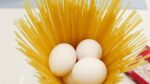 COM 250g DE MACARRÃO E 3 OVOS – FAÇA UM DELICIOSO JANTAR DE DIA DOS NAMORADOS