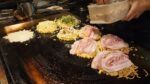 Habilidades dos mestres de Okonomiyaki e Yakisoba! No mercado há 50 anos / Yakisoba, Okonomiyaki Cooking Skill – comida de rua japonesa